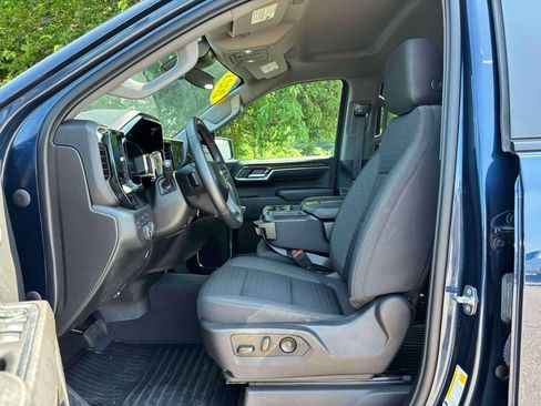 Used 2023 Chevrolet Silverado 1500 LT AWD/4WD image 3