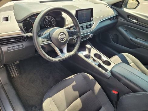 Used 2025 Nissan Altima 2.5 SV FWD image 7