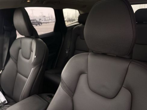 Used 2025 Volvo XC60 B5 Plus image 6
