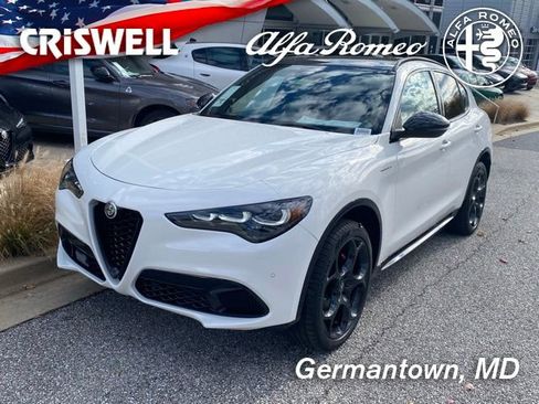 New 2025 Alfa Romeo Stelvio Sprint AWD/4WD image 2