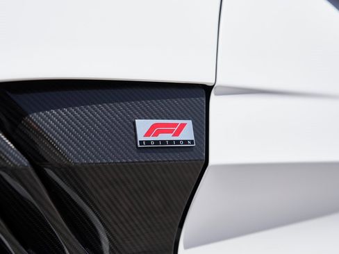 Used 2023 Aston Martin V8 Vantage Roadster image 9