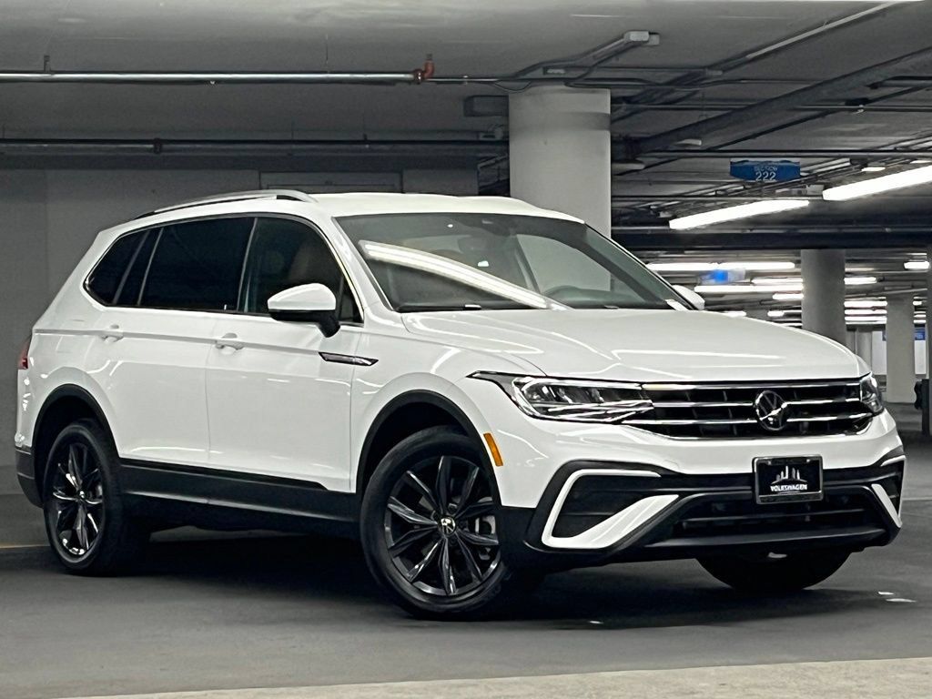 Used 2024 Volkswagen Tiguan SE FWD image 2