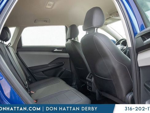 Used 2023 Volkswagen Taos SE AWD/4WD image 21