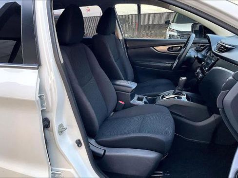 Certified 2019 Nissan Rogue Sport S image 9