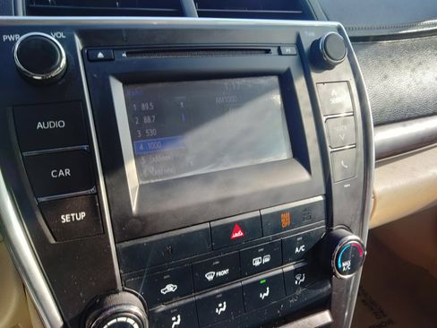 Used 2017 Toyota Camry LE image 19