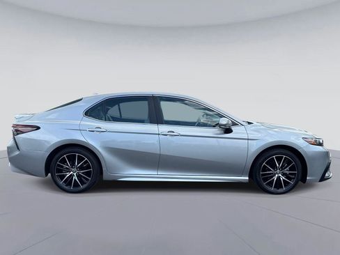 Used 2024 Toyota Camry SE FWD image 2