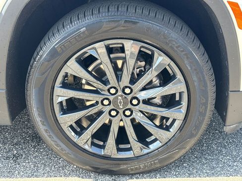 Used 2022 Chevrolet Traverse RS FWD image 12