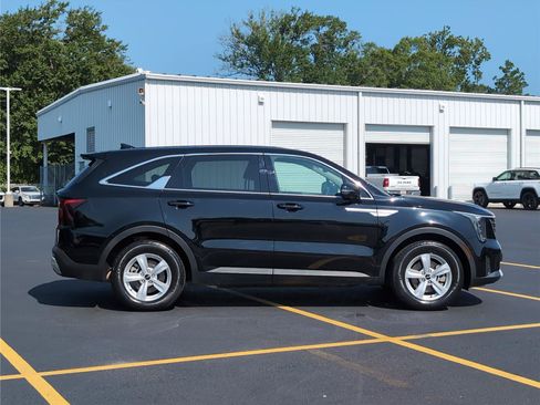 Used 2024 Kia Sorento LX FWD image 8