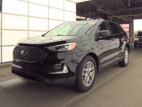 Used 2024 Ford Edge SEL w/ Convenience Package AWD/4WD image 2