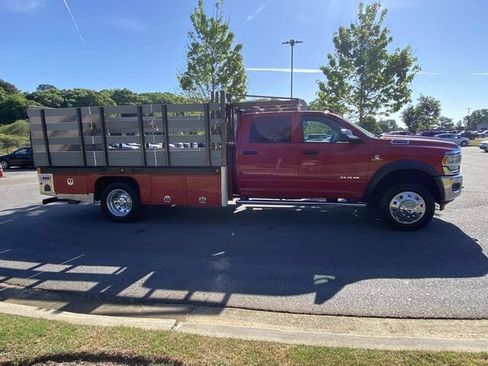 Used 2019 RAM 5500 Tradesman w/ Chrome Appearance Group RWD image 2