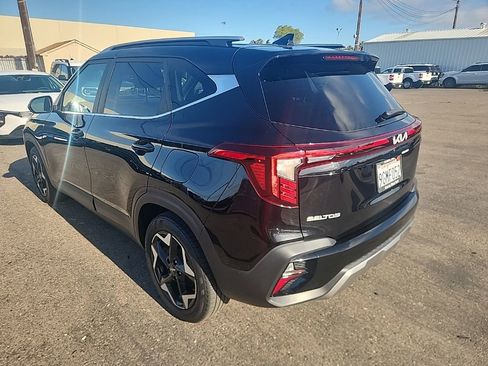 Certified 2024 Kia Seltos EX FWD image 11