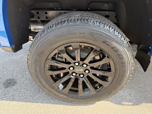 Certified 2022 GMC Canyon Elevation w/ Trailering Package RWD image 18