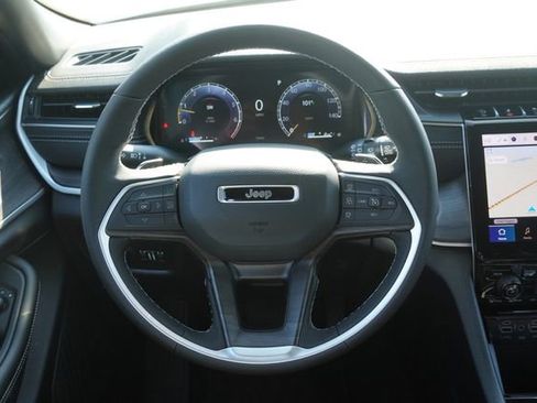 New 2025 Jeep Grand Cherokee L Limited image 17