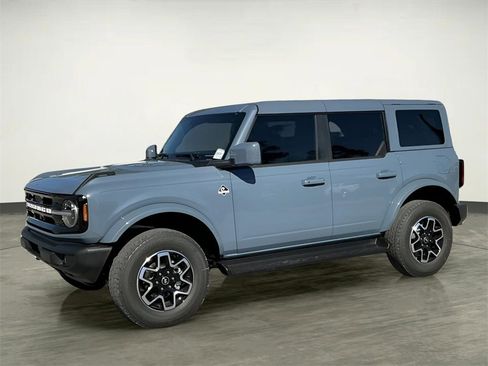 New 2025 Ford Bronco Outer Banks image 2