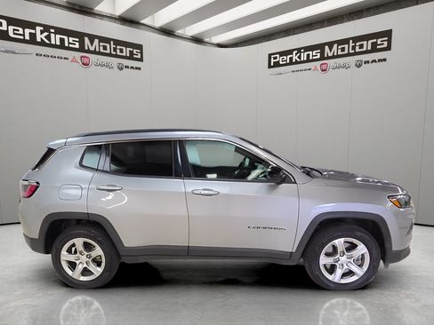 Used 2024 Jeep Compass Latitude image 7