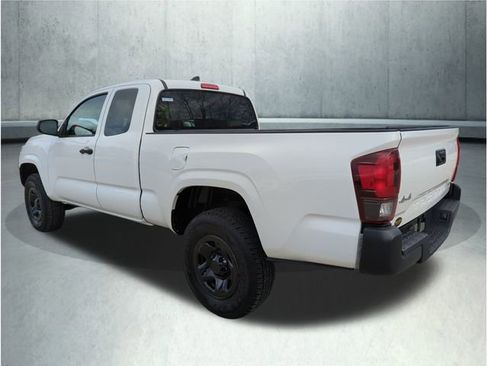 Used 2019 Toyota Tacoma SR image 3