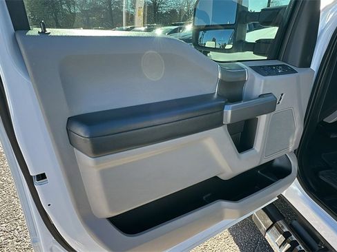 Used 2019 Ford F250 XLT w/ XLT Premium Package image 11