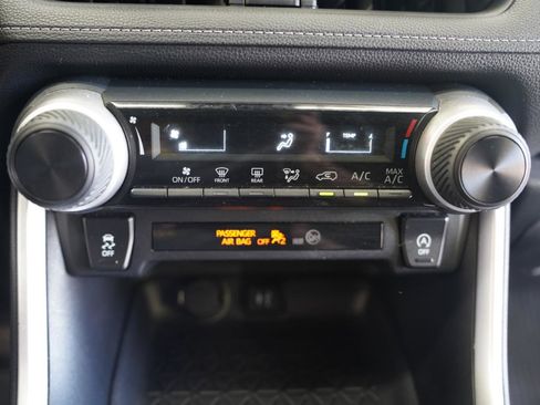 Used 2019 Toyota RAV4 LE w/ All Weather Liner Package AWD/4WD image 20