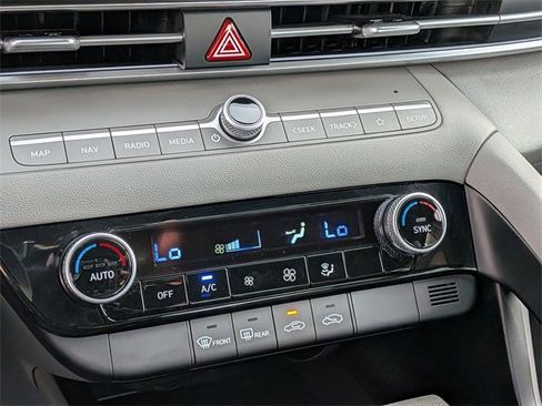 Used 2024 Hyundai Elantra SEL image 22