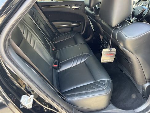 Used 2023 Chrysler 300 C image 12