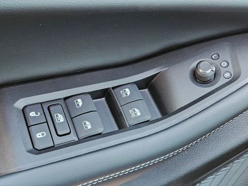 New 2025 Jeep Grand Cherokee Altitude image 17