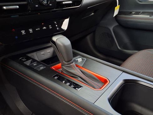 New 2025 Nissan Kicks SR image 17