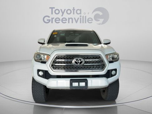 Used 2016 Toyota Tacoma TRD Sport AWD/4WD image 7