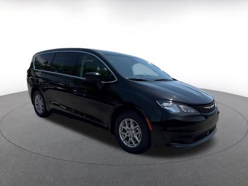 Used 2024 Chrysler Voyager LX FWD image 2
