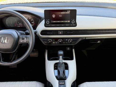 Used 2025 Honda HR-V LX image 18
