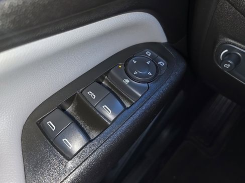 Used 2021 Chevrolet Equinox LT w/ Driver Convenience Package image 13