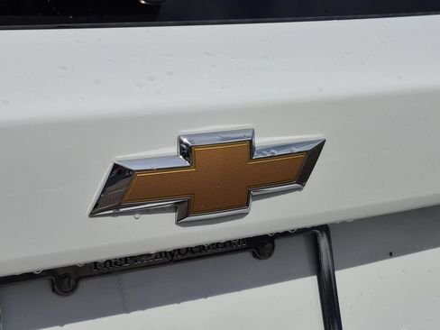 Used 2025 Chevrolet Trax LT FWD image 9