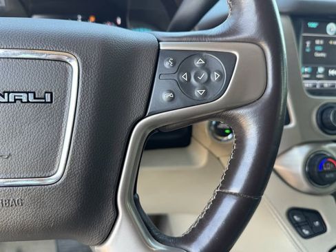 Used 2020 GMC Yukon XL Denali w/ Denali Premium Package image 13