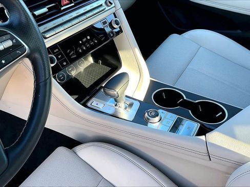 Used 2025 Genesis G70 2.5T image 16