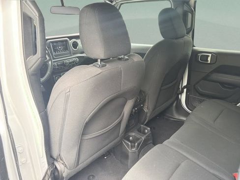 Used 2019 Jeep Wrangler Unlimited Sahara AWD/4WD image 16