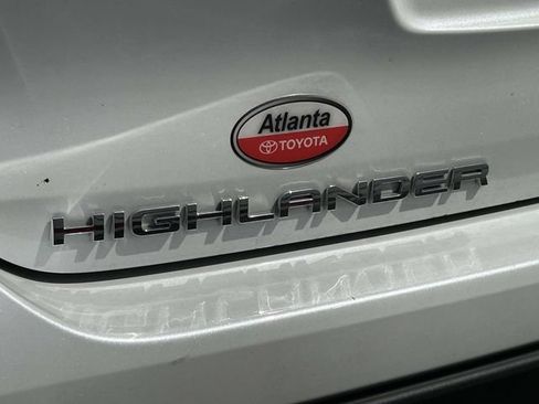 Used 2024 Toyota Highlander XSE FWD image 7
