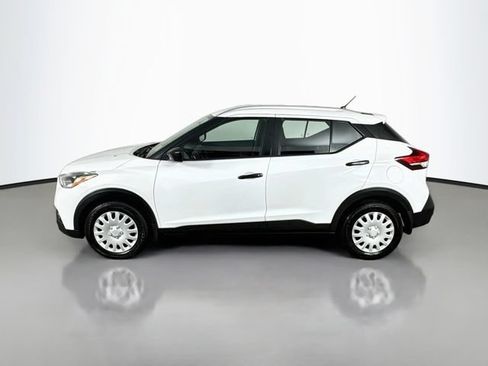 Used 2018 Nissan Kicks S FWD image 11