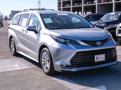 Certified 2024 Toyota Sienna XLE w/ XLE Plus Package FWD image 3