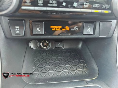 Used 2022 Toyota RAV4 XLE w/ XLE Grade Weather Package AWD/4WD image 23