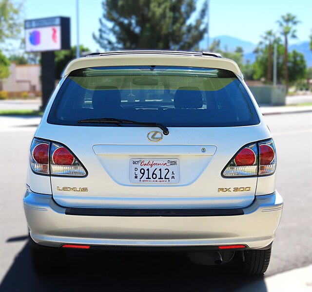 Used 2002 Lexus RX 300 w/ Premium Pkg Plus FWD image 5