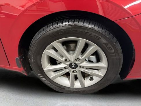 Used 2023 Hyundai Elantra SE image 35