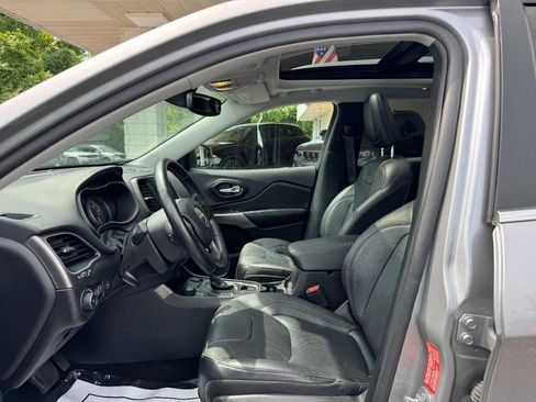 Used 2021 Jeep Cherokee Latitude Lux w/ Sun & Sound Group AWD/4WD image 20