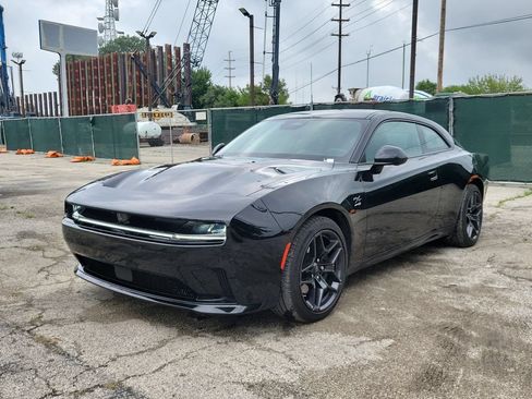 Used 2024 Dodge Charger Daytona R/T w/ Plus Group AWD/4WD image 2