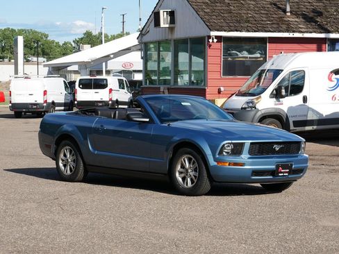 Used 2006 Ford Mustang Premium RWD image 1