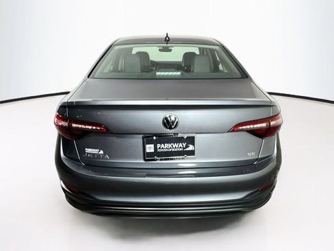 Used 2024 Volkswagen Jetta SE FWD image 6