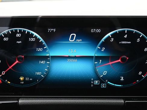 Used 2022 Mercedes-Benz GLA 250 4MATIC w/ Premium Package image 15