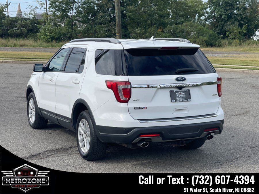 Used 2018 Ford Explorer XLT w/ Equipment Group 202A AWD/4WD image 6