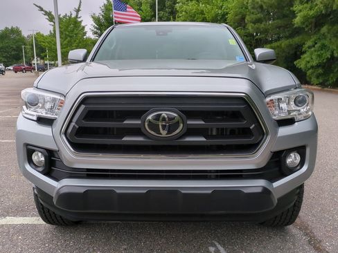 Used 2023 Toyota Tacoma SR5 AWD/4WD image 9