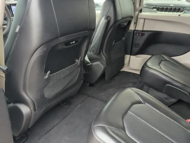 Certified 2024 Chrysler Pacifica Touring-L FWD image 18