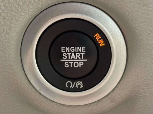Used 2019 Chrysler Pacifica Limited FWD image 35