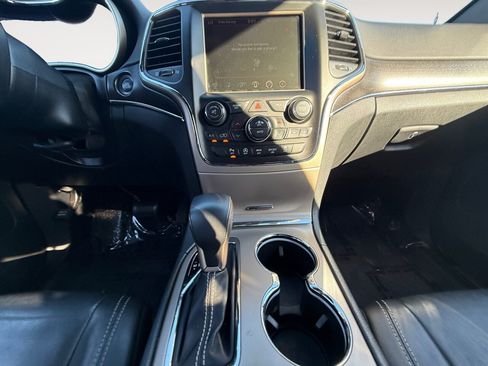 Used 2016 Jeep Grand Cherokee Limited RWD image 12
